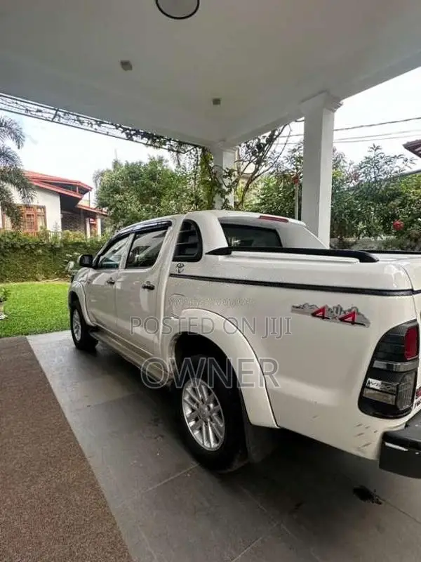 Toyota Hilux Champ 2011 Pickup (Used)