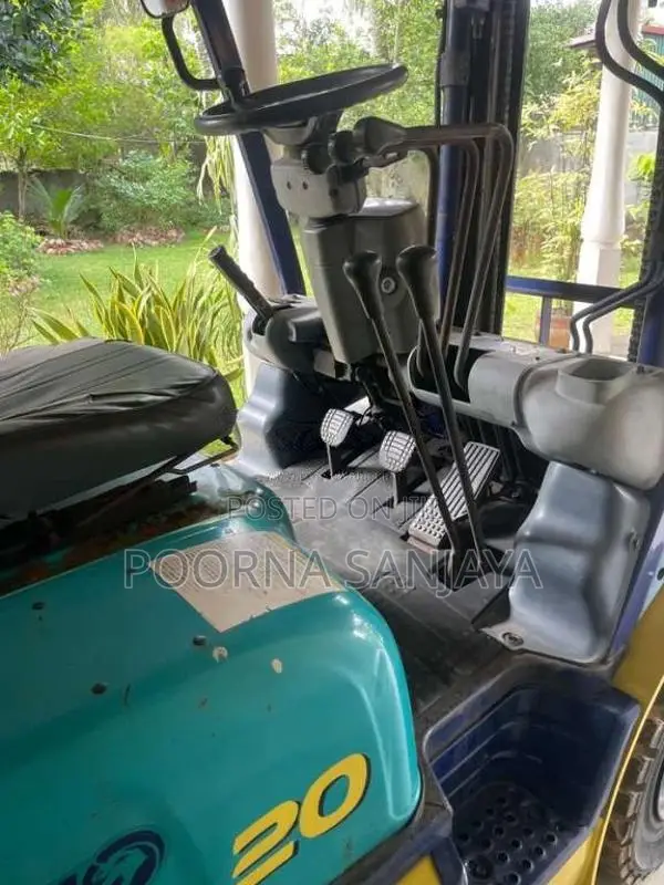 Komatsu Forklift 2015 Heavy-Duty (Used)