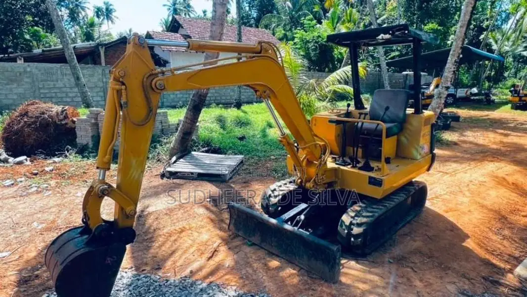 Mitsubishi Excavator 2014 Heavy-Duty (Used)