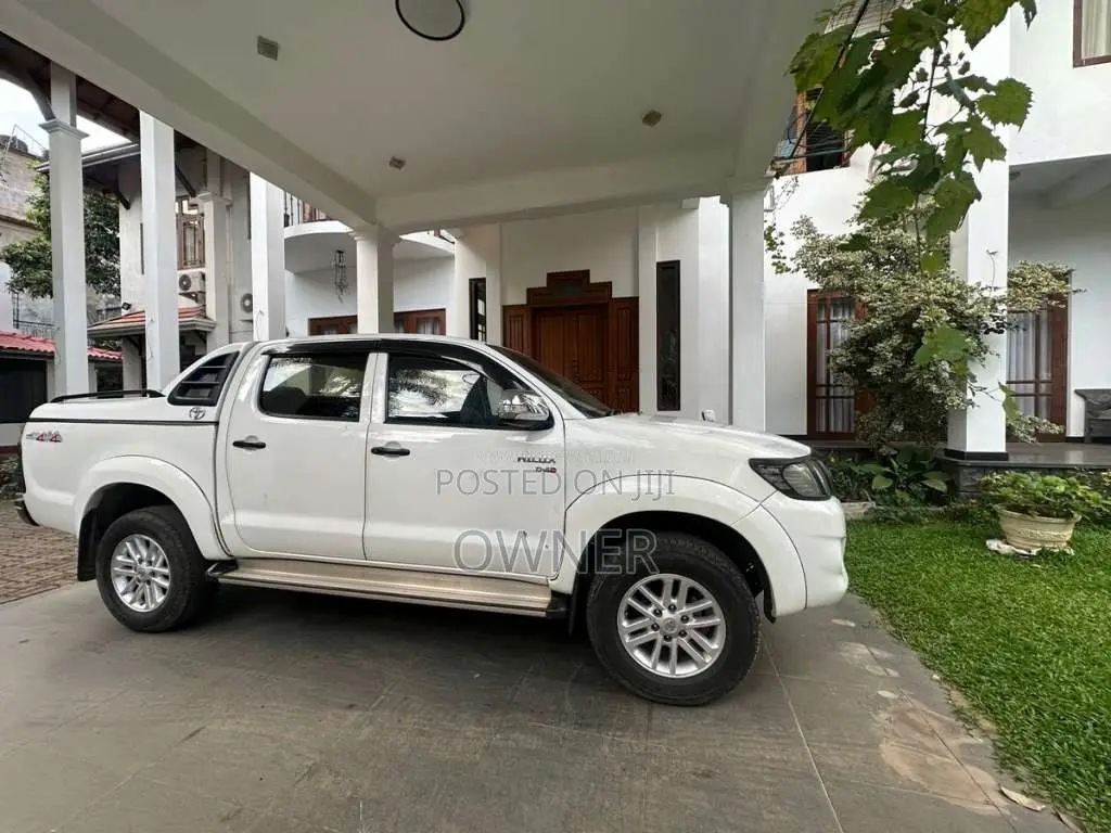 Toyota Hilux Champ 2011 Pickup (Used)
