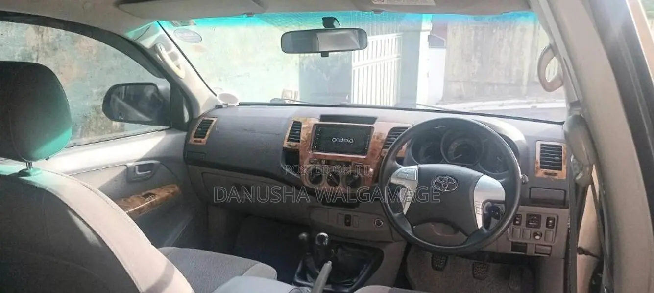 Toyota Hilux 2011 Pickup (Used)
