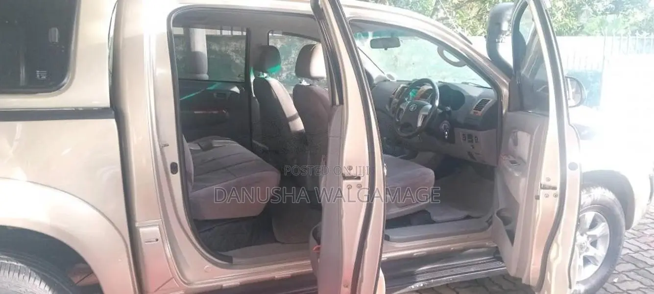 Toyota Hilux 2011 Pickup (Used)