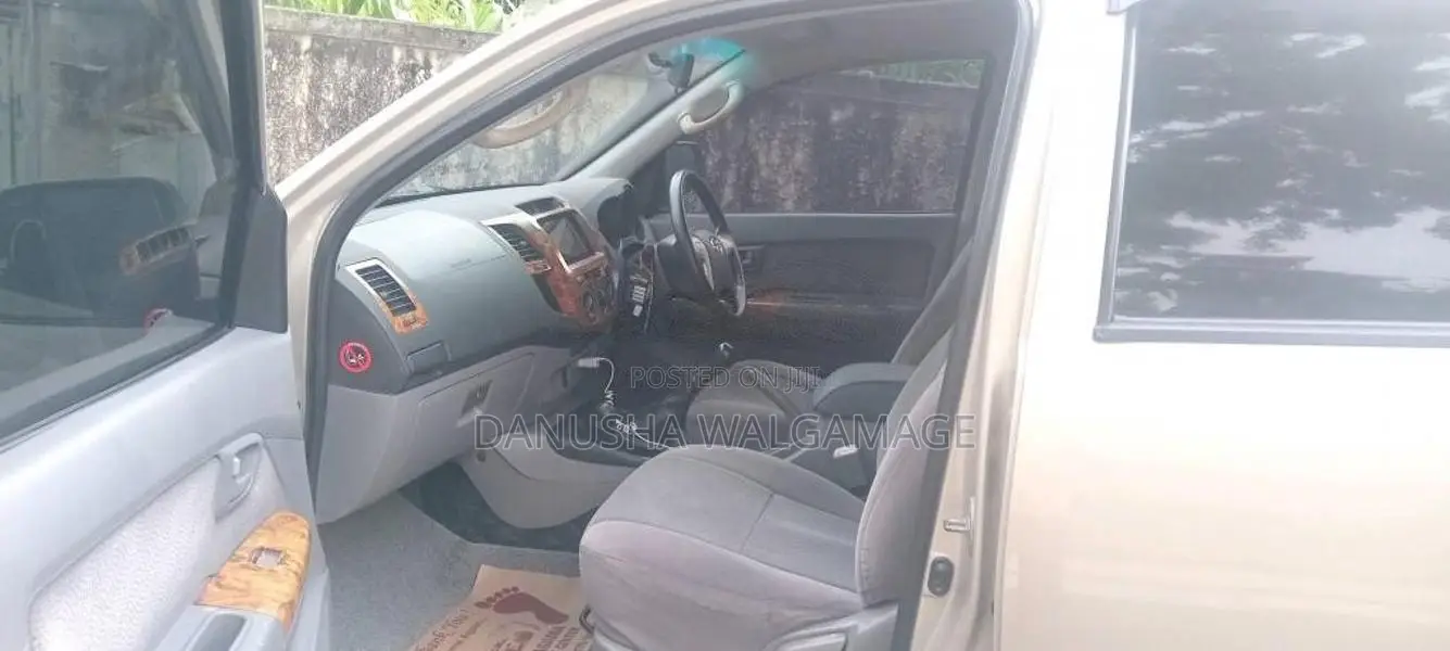 Toyota Hilux 2011 Pickup (Used)