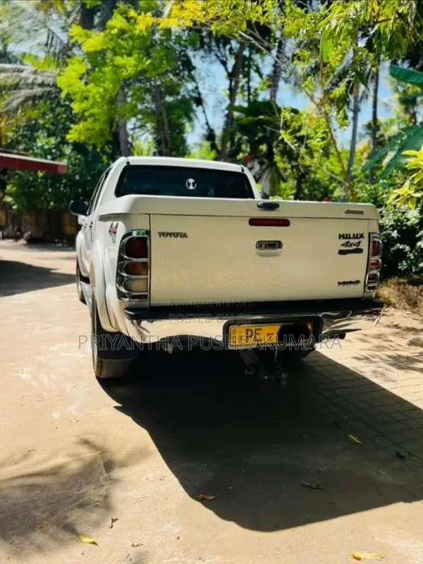 Toyota Hilux 2013 Pickup (Used)