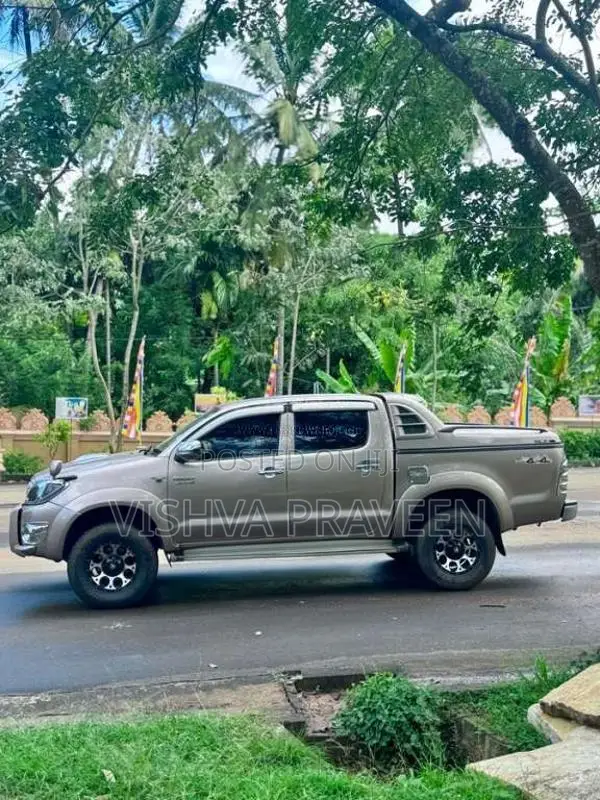 Toyota Hilux 2005 Pickup (Used)