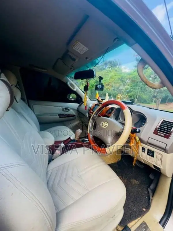 Toyota Hilux 2005 Pickup (Used)