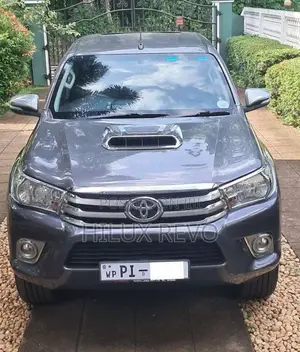 Toyota Hilux REVO 2017 Pickup (Used)