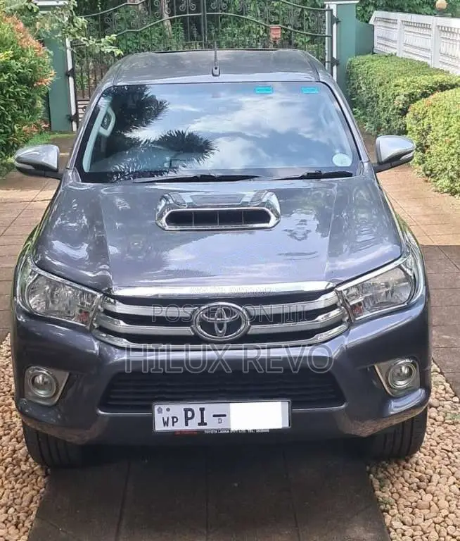 Toyota Hilux REVO 2017 Pickup (Used)
