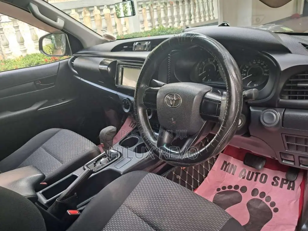 Toyota Hilux REVO 2017 Pickup (Used)
