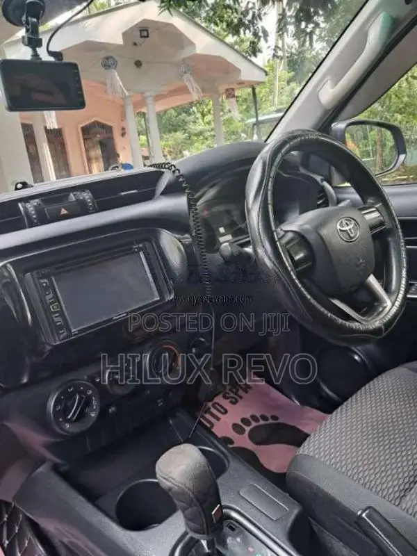 Toyota Hilux REVO 2017 Pickup (Used)