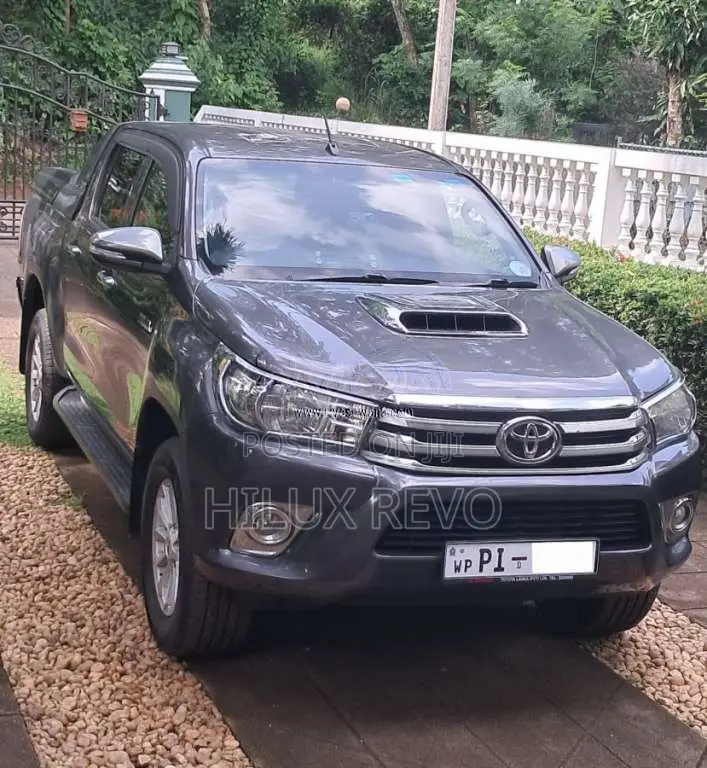 Toyota Hilux REVO 2017 Pickup (Used)