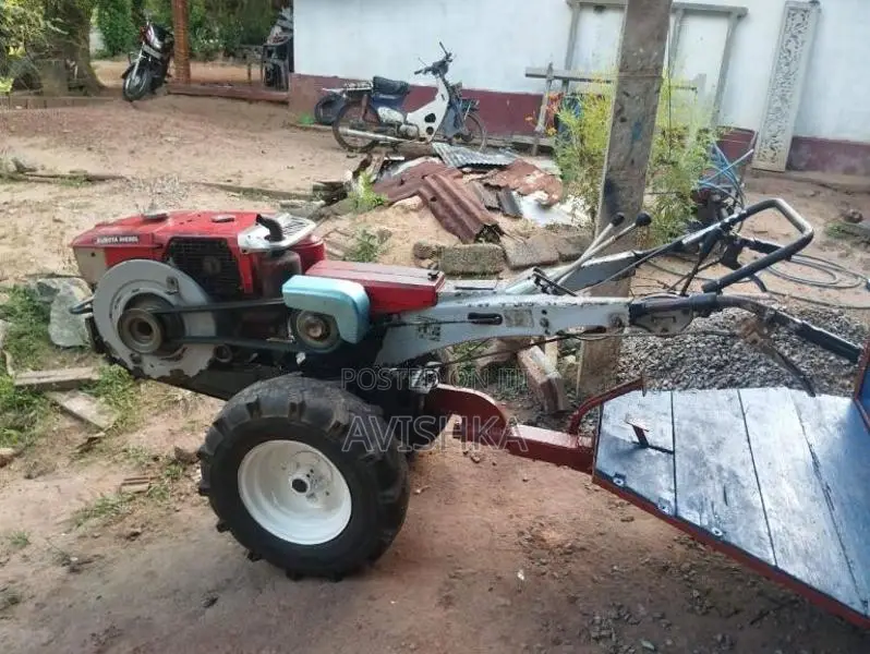 Kubota K700 2008 Tractor (Used)