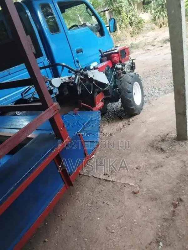 Kubota K700 2008 Tractor (Used)