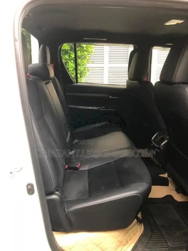 Toyota Hilux 2024 Pickup (Used)