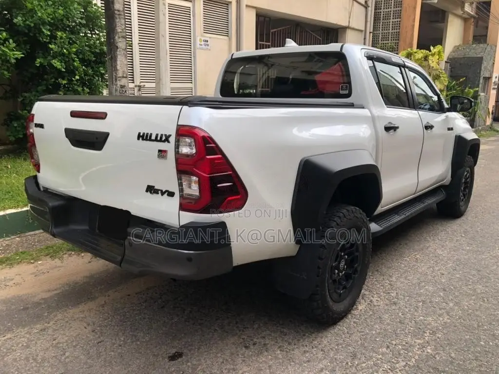 Toyota Hilux 2024 Pickup (Used)