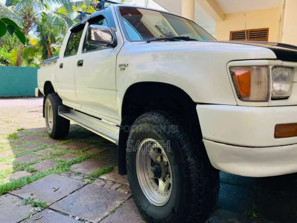 Toyota Hilux 1992 Pickup (Used)