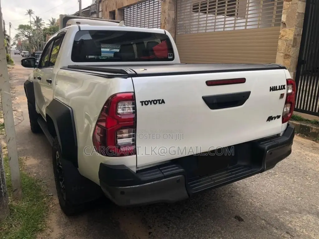Toyota Hilux 2024 Pickup (Used)