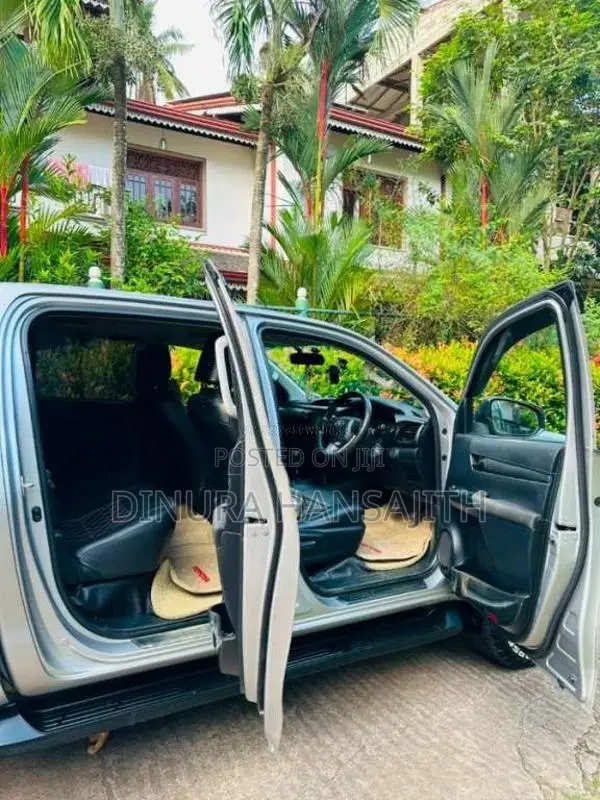 Toyota Hilux 2016 Pickup (Used)