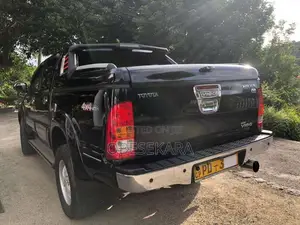 Toyota Hilux Vigo 2006 Pickup (Used)
