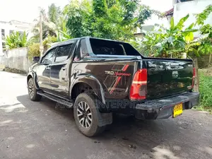 Toyota Hilux 2015 Pickup (Used)