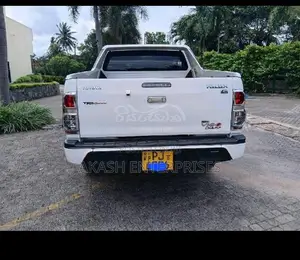Toyota Hilux 2015 Pickup (Used)
