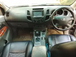 Toyota Hilux 2007 Pickup (Used)