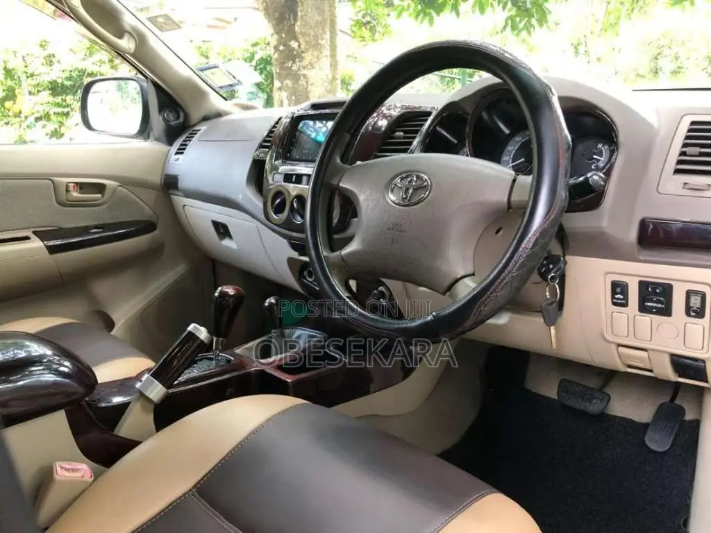Toyota Hilux Vigo 2006 Pickup (Used)