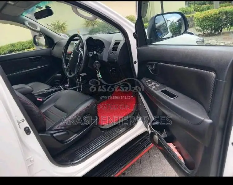 Toyota Hilux 2015 Pickup (Used)
