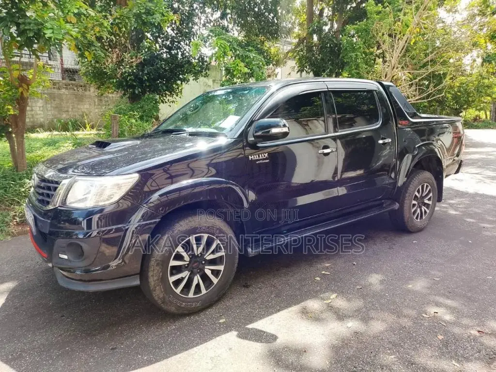 Toyota Hilux 2015 Pickup (Used)