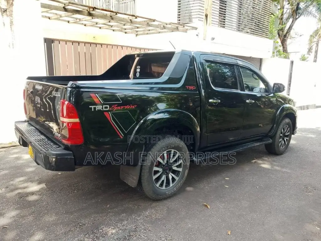 Toyota Hilux 2015 Pickup (Used)