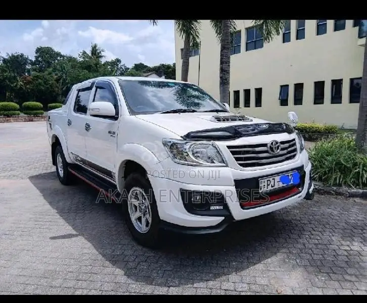 Toyota Hilux 2015 Pickup (Used)