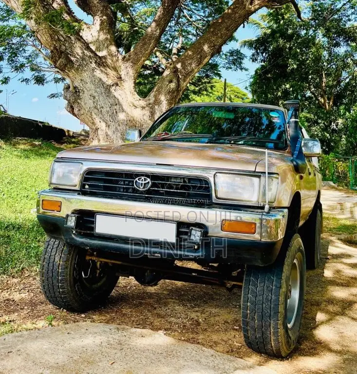 Toyota Hilux LN106R 4WD 1996 Pickup (Used)