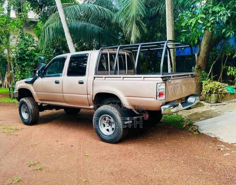 Toyota Hilux LN106R 4WD 1996 Pickup (Used)
