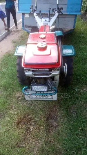Kubota K700 1990 Tractor (Used)