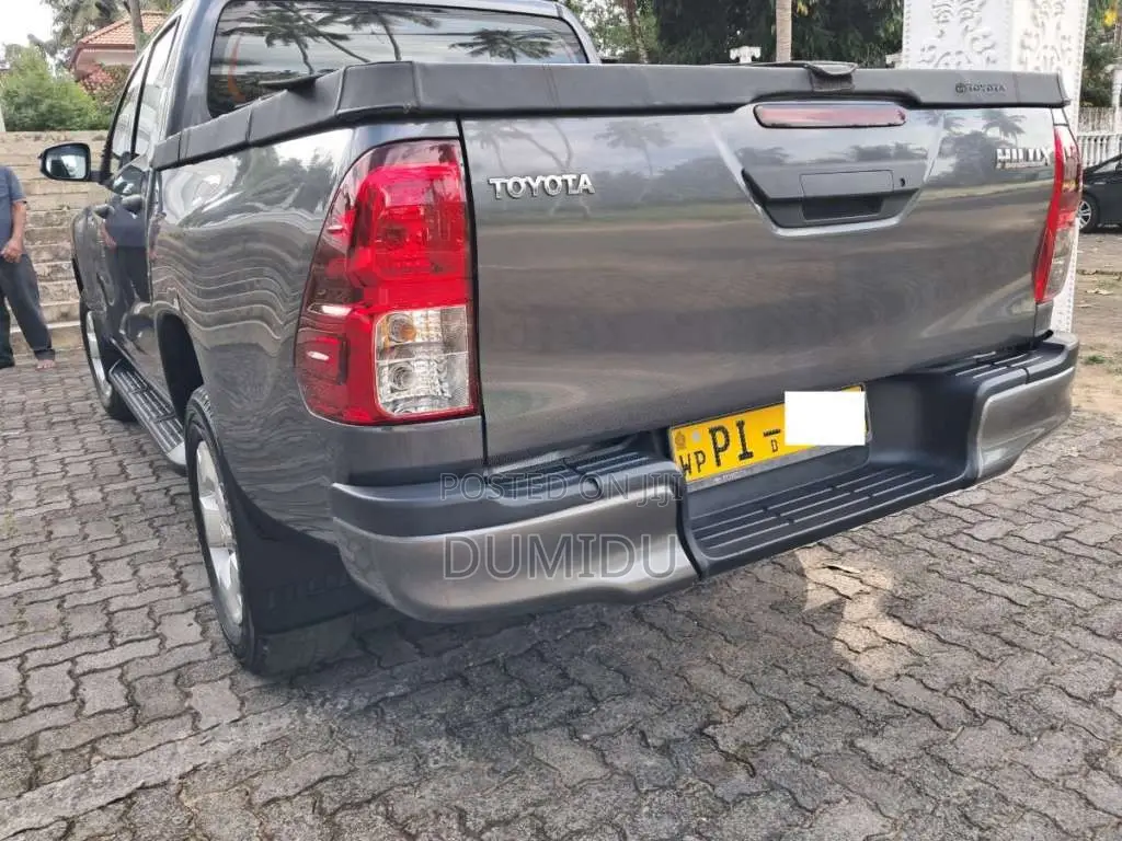 Toyota Hilux 2017 Pickup (Used)