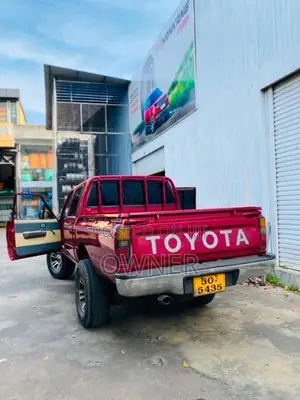 Toyota HILUX LN40 1983 Pickup (Used)