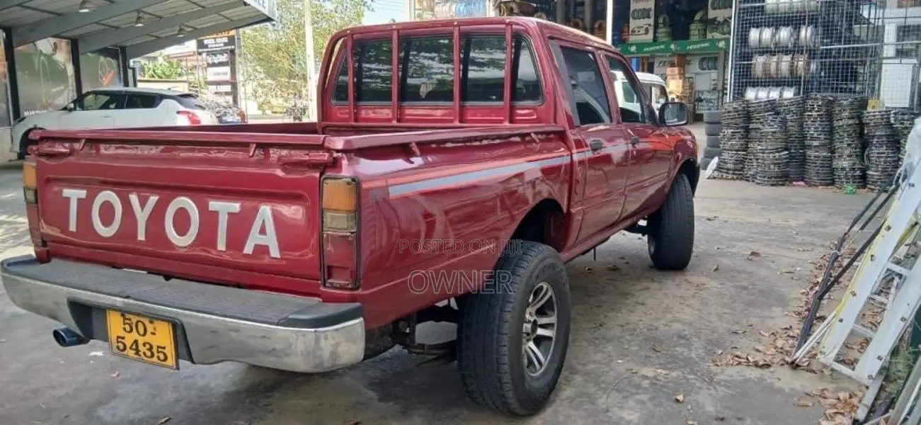 Toyota HILUX LN40 1983 Pickup (Used)