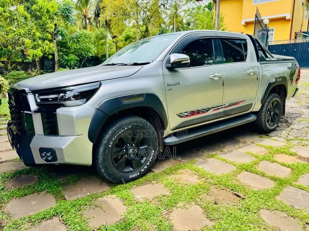 Toyota Hilux 2017 Pickup (Used)
