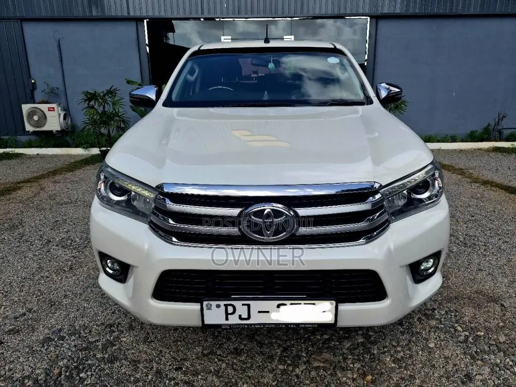 Toyota Hilux Revo 2018 Pickup (Used)