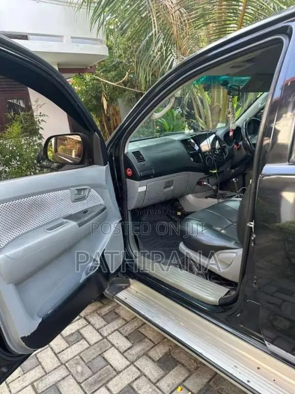 Toyota Hilux 2009 Pickup (Used)