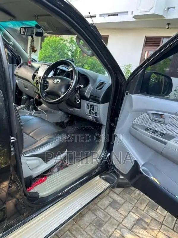 Toyota Hilux 2009 Pickup (Used)