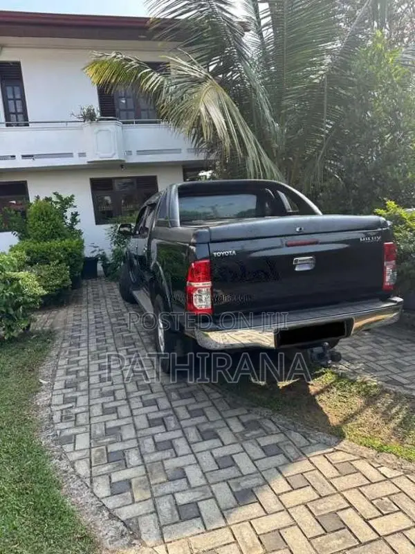 Toyota Hilux 2009 Pickup (Used)