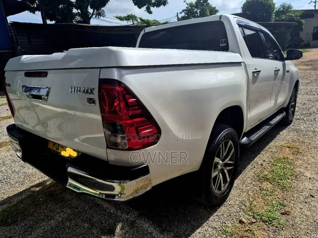 Toyota Hilux Revo 2018 Pickup (Used)