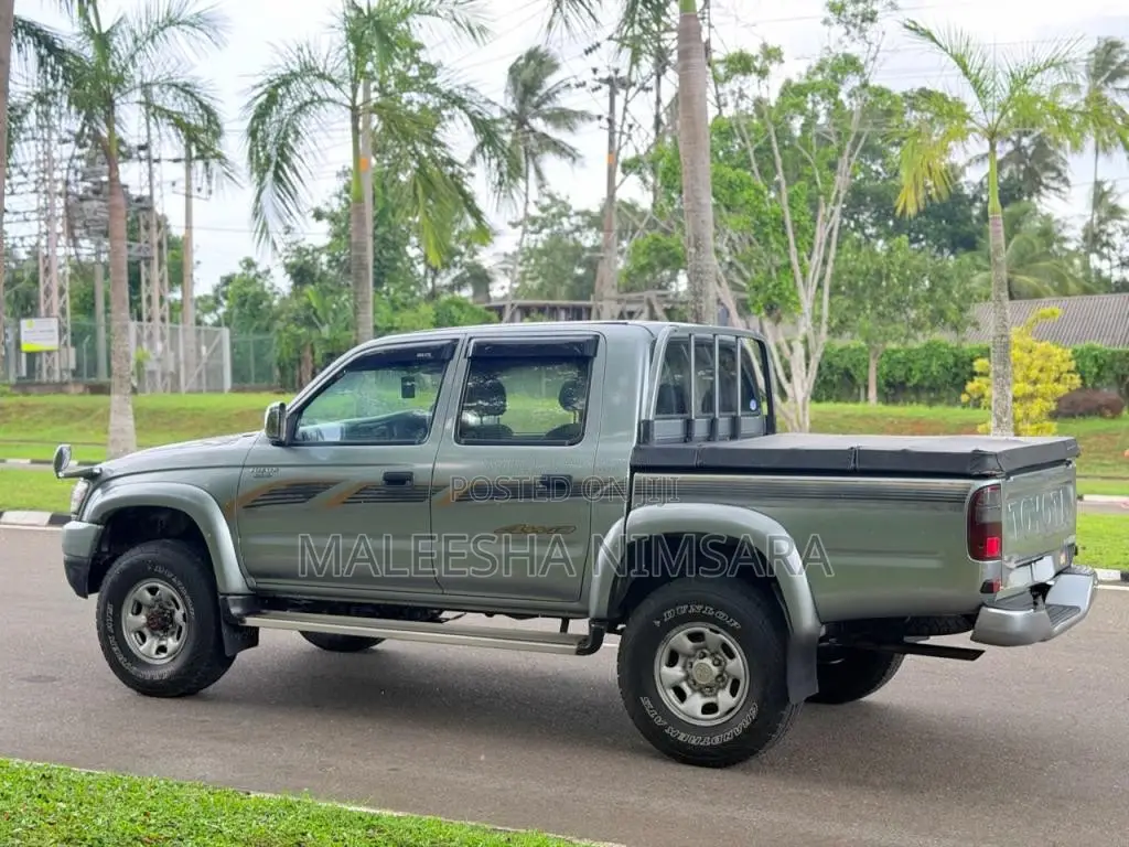 Toyota LN166 4WD 2002 Pickup (Used)