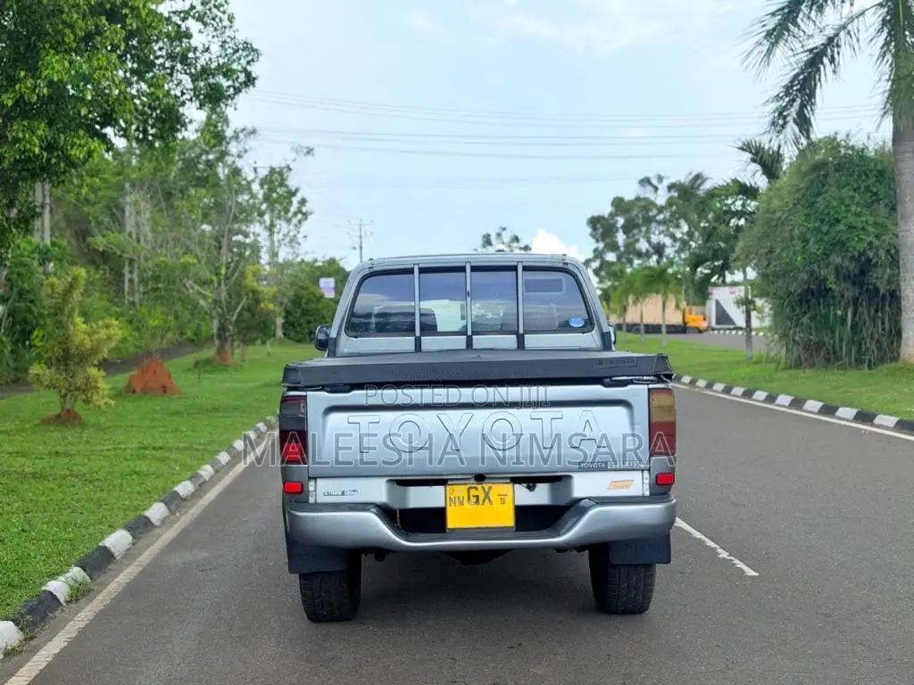 Toyota LN166 4WD 2002 Pickup (Used)