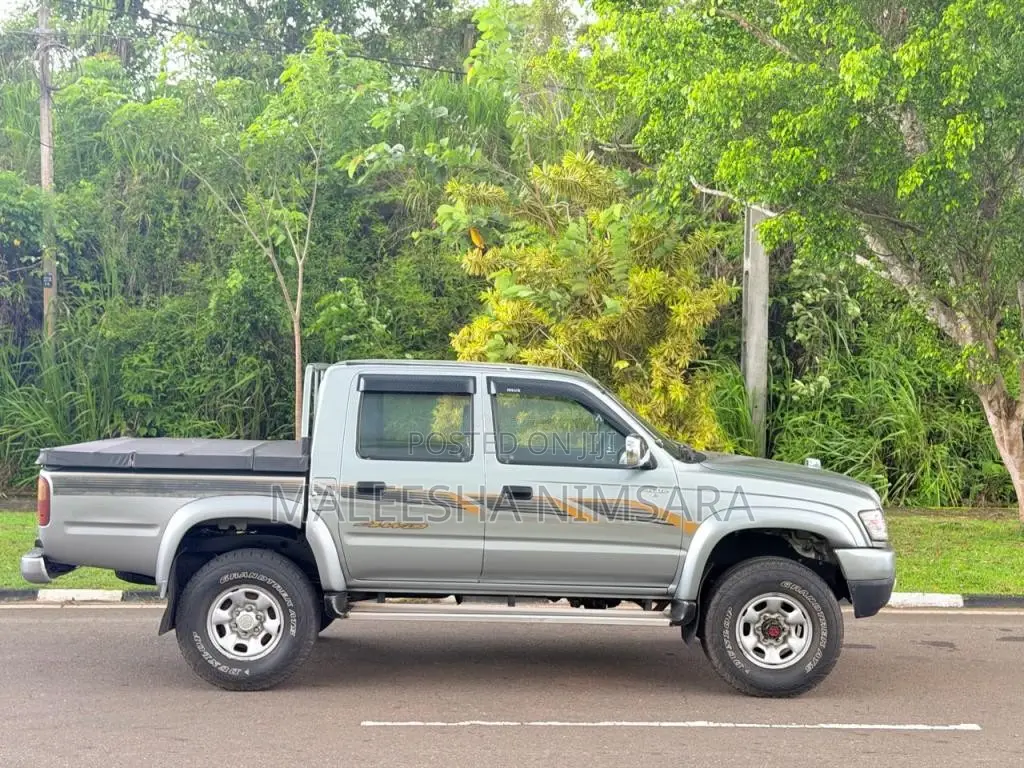 Toyota LN166 4WD 2002 Pickup (Used)