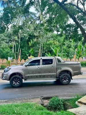 Toyota Hilux 2005 Pickup (Used)