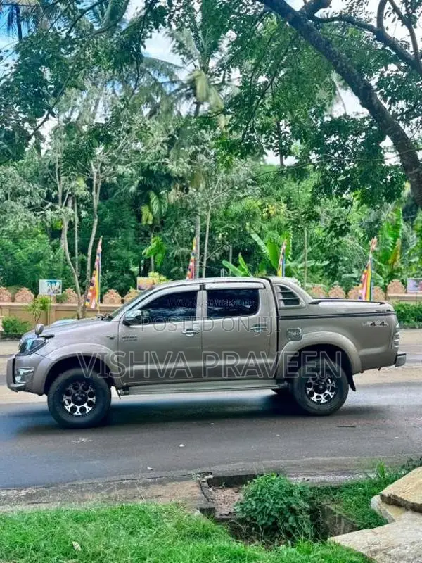 Toyota Hilux 2005 Pickup (Used)