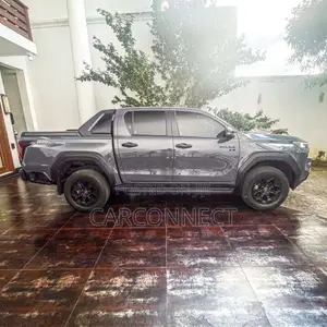 Toyota Hilux Travo Overland 2025 Pickup (Used)