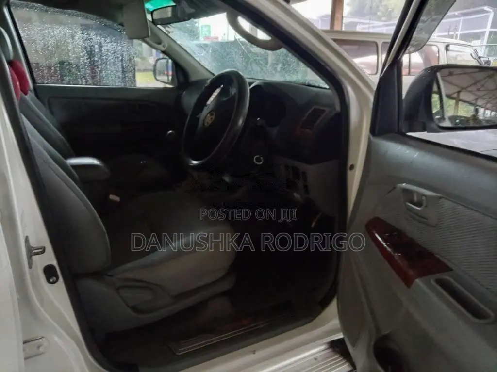 Toyota Hilux 2009 Pickup (Used)